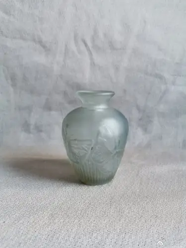 宋代模制玻璃瓶从田野考古获得的资料证明,中国古代玻璃起源于上古