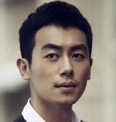 最新国字脸男生发型,剪对发型让你男人味十足