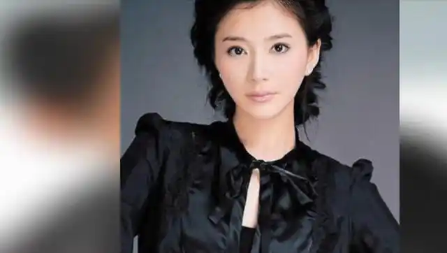 51岁王志文与43岁妻子陈坚红近照,原来王志文面对的是这样的女人!