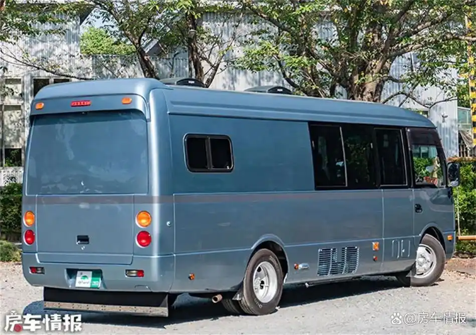 三菱中巴房车!能带10个人双客厅空间超大,小公司团建都能玩的开