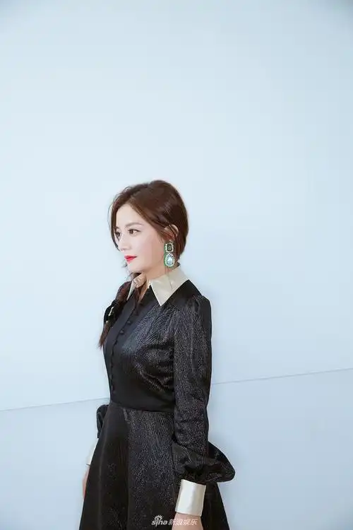 赵薇侧麻花辫美翻再现青春灵动 红唇娇艳气质优雅_新浪图片