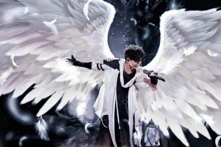 周深《人是_》舞台造型大突破!