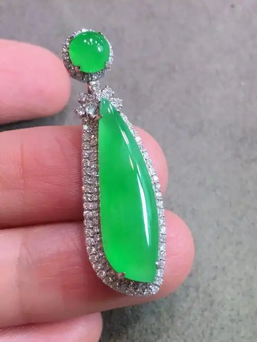 玉佳佳冰阳绿随形翡翠吊坠18k金镶嵌女款送礼玉坠珠宝项链挂件整体