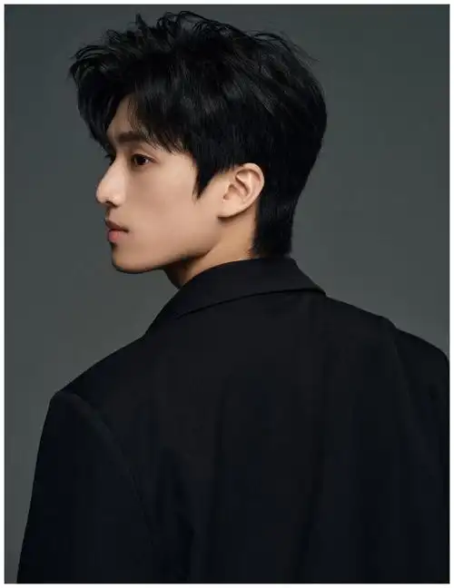 演员张康乐用青春和信念唱响《坚信爱会赢》,奉献给亲爱的祖国|坚信爱