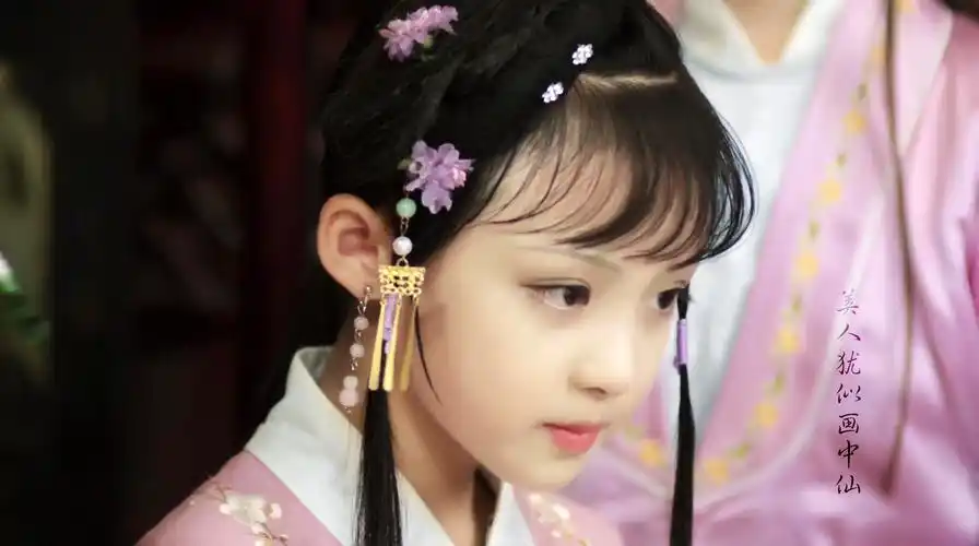 周漾玥《小戏骨红楼梦》【林黛玉】天上掉下个林妹妹,似一朵轻云刚出