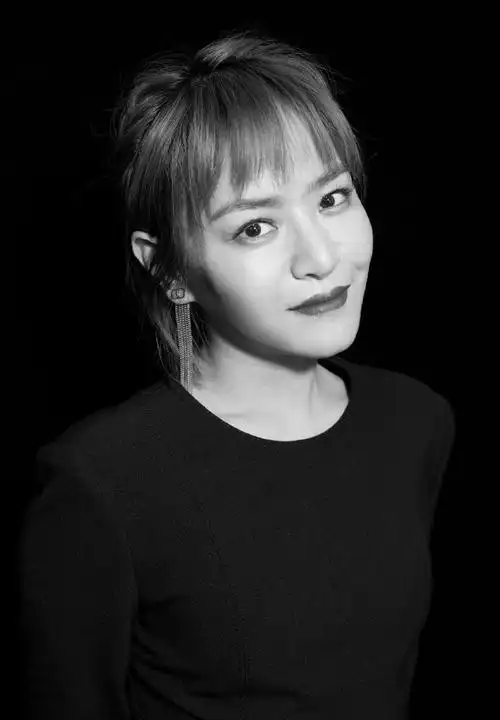 脱口秀演员思文优雅性感写真26