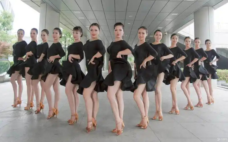 拉丁舞初学者基本动作拉丁舞基本功