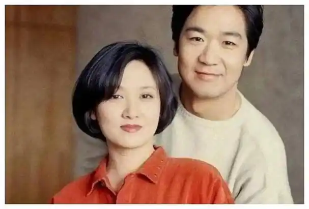 65岁邓婕前夫,离婚39年身家上亿,再谈邓婕时直言:她自作自受_张国立