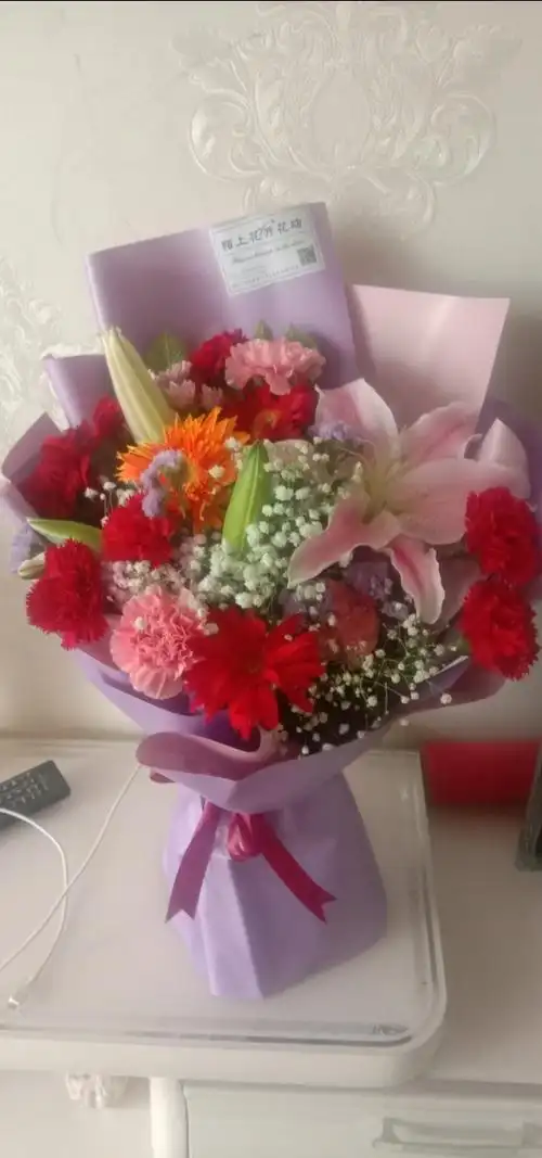 母亲节收到儿子媳妇的鲜花,好开森,满满的幸福感,感恩有你们!