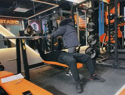 之前一直在别家健身房锻炼,现在家门口开了家蜂巢,去尝试了下,预约了