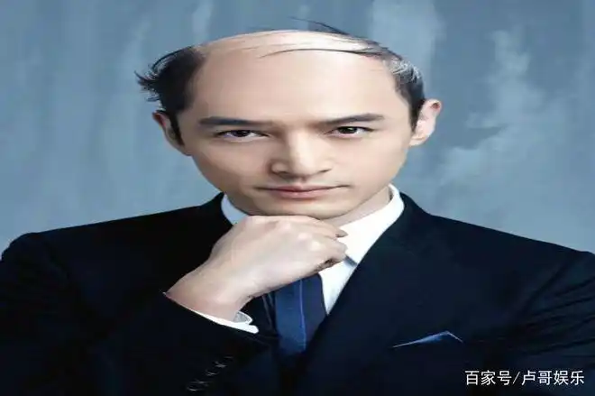 不愧是流量明星连秃头都秃都能驾驭的那么好真是羡慕他们