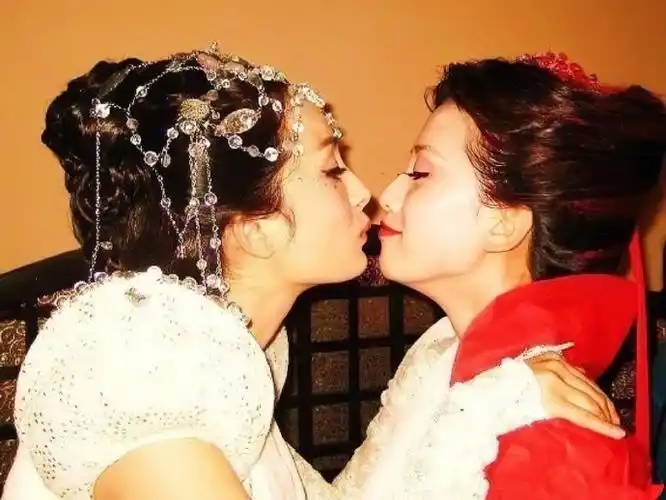 刘诗诗晒合照为杨幂庆生