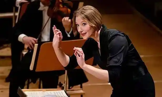 乔安娜·马尔维茨于2014年被任命为埃尔富特剧院的音乐总监,成为欧洲