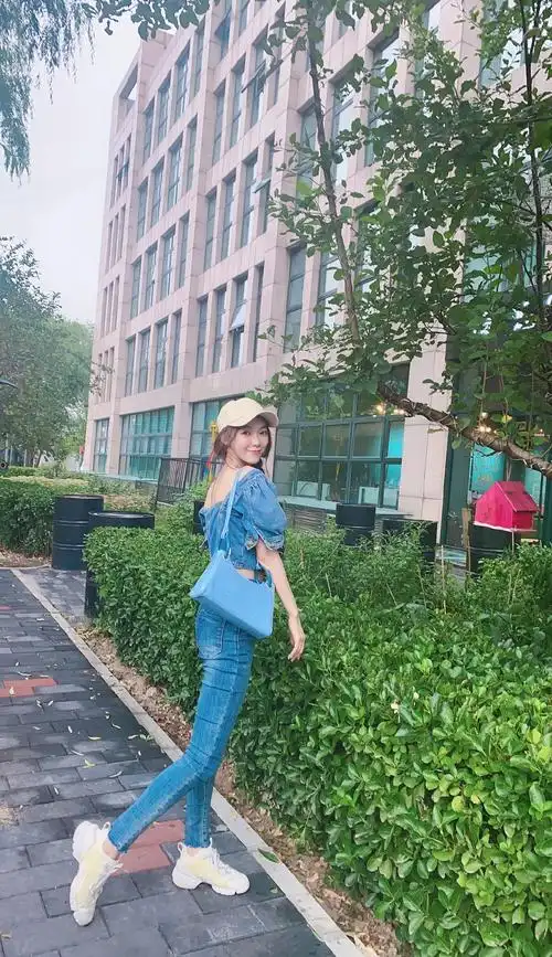 宁心清爽私服街拍图片