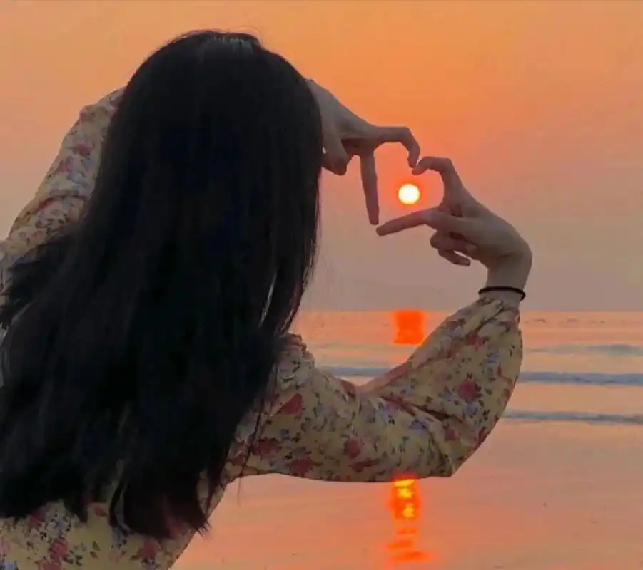 日落93背影女头像