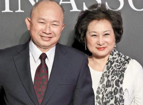 图吴宇森老婆接受采访首谈家庭被赞为不一般的女人