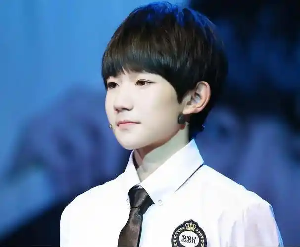 22岁王源红毯生图状态被吐槽!