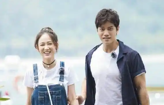 陈乔恩晒艾伦书房照直言变胖害羞不露面回顾二人恋情太甜蜜