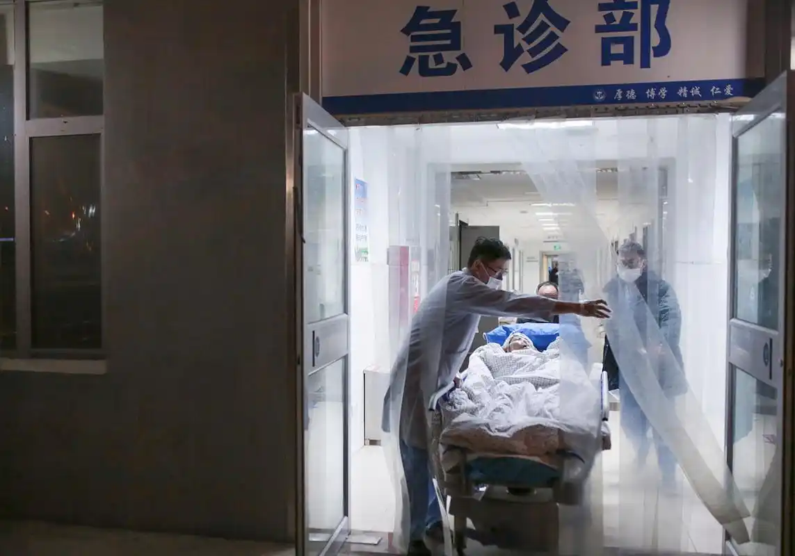 这位26岁的小伙胰腺炎发作,疼痛难忍到失去意识被送进急诊.