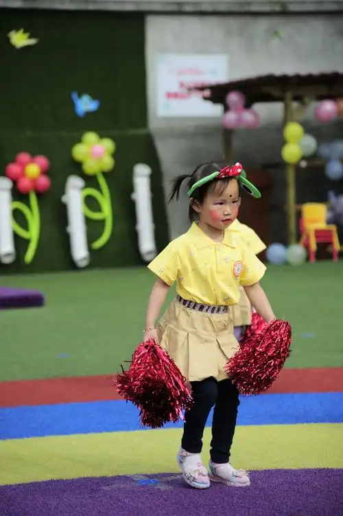 黄甲蓝天幼儿园小班舞蹈照片