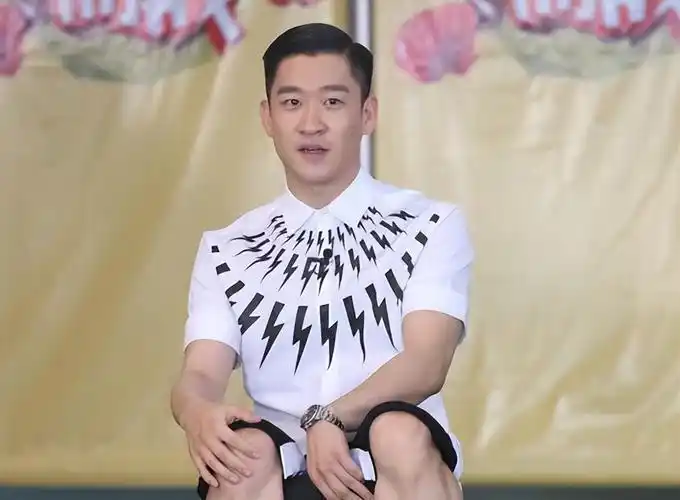 回顾演员唐菀与曹云金离婚三年开启新生活独立带娃成辣妈