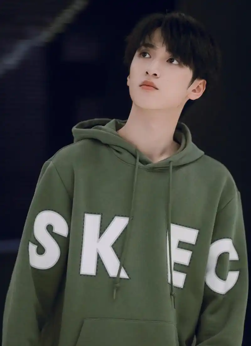 时代少年团严浩翔图片:人间蛊王