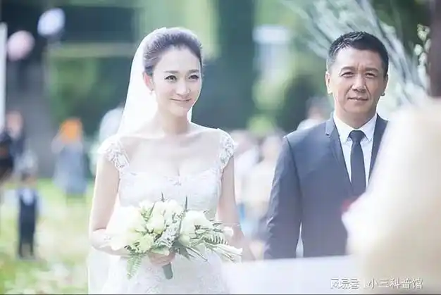 而当知道李小冉还是徐佳宁"暗恋"了十多年的"女闺蜜"之后,就更让觉得