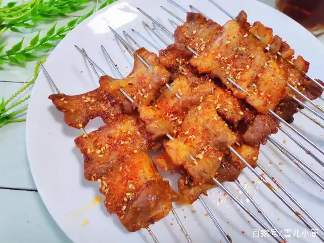 教你在家用烤箱烤五花肉,味道比烧烤店的还香,香辣可口