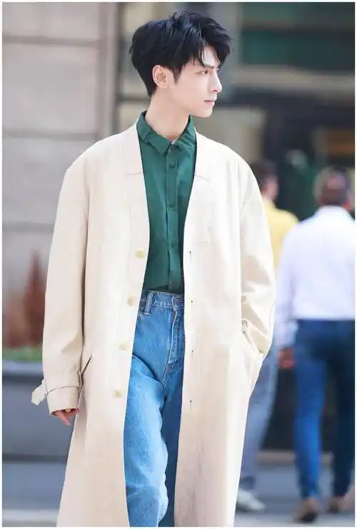 原创罗云熙红色外套配拼接衬衫很有潮范儿于朦胧棕色西装太优雅