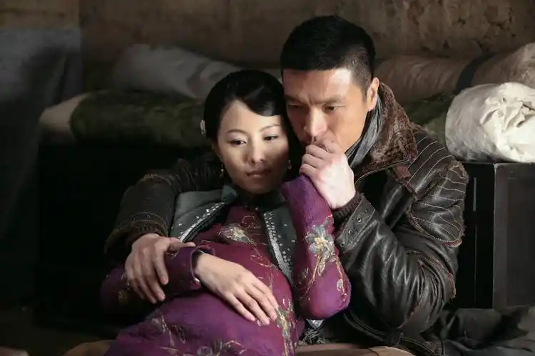 《断箭》《生死钟声》《大旗英雄传》《大村官》《新猛龙过江》等影视