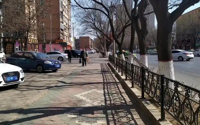 实拍东北小城市的街道上大部分都是老人,年轻人都去南方打拼了_哔哩