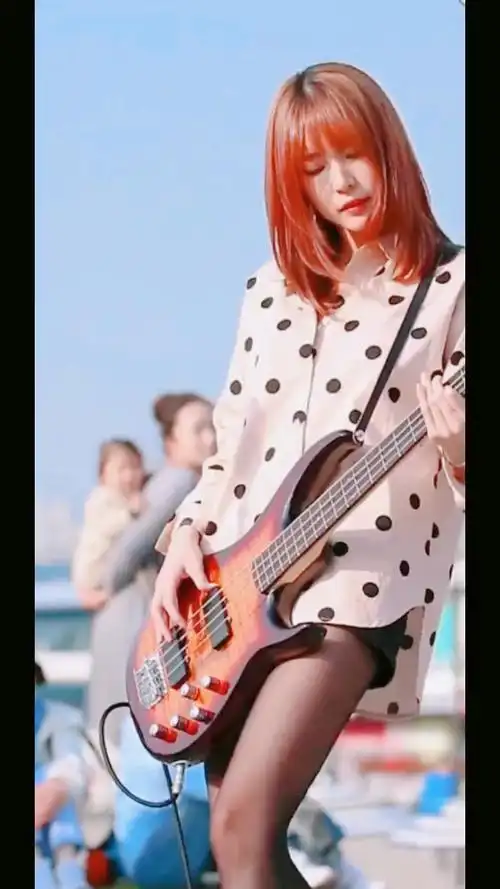 继续火起来韩国小姐姐,bebop 女团,贝斯手