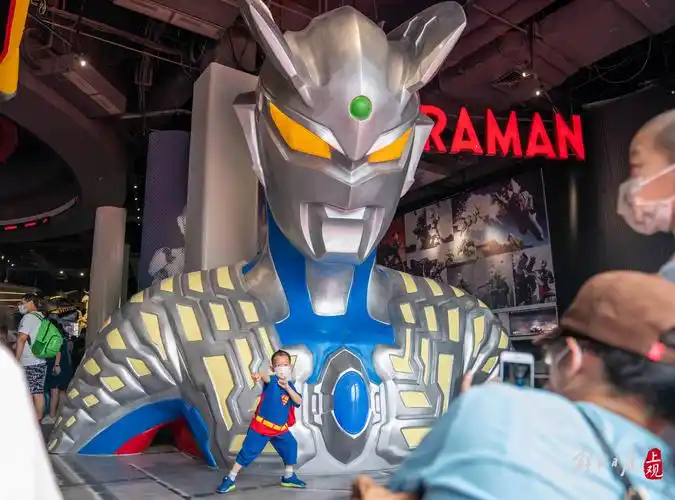 奥特曼粉丝开启狂欢全球首个奥特曼主题娱乐区落地上海启动试运营