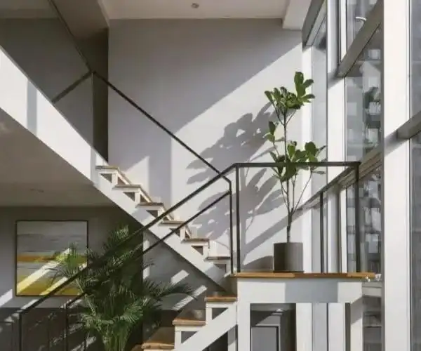 楼梯转角平台标准尺寸楼梯转角平台放什么花