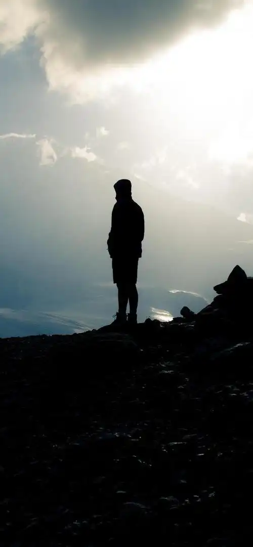 精选壁纸:背影虽然很渺小,但气质很重要