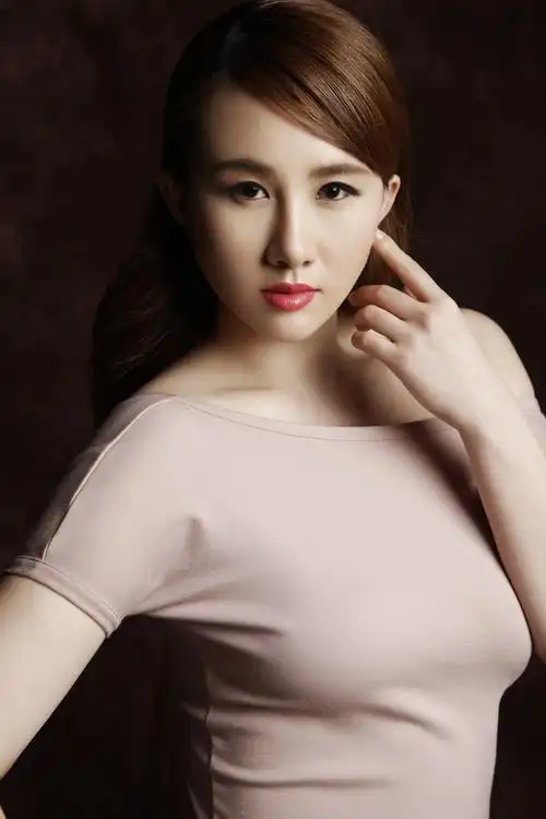 美女孟瑶 气场十足