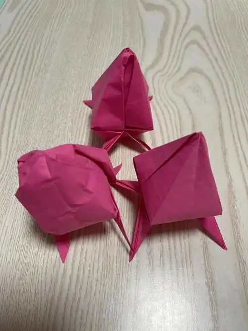 我和宝宝的折纸作品一桃子