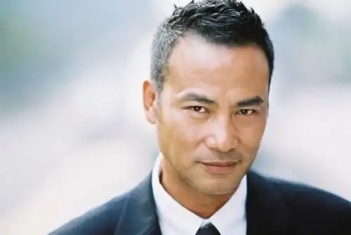 任达华在《古惑仔》里饰演的蒋天生把一个有头脑的大哥演得淋漓尽致.