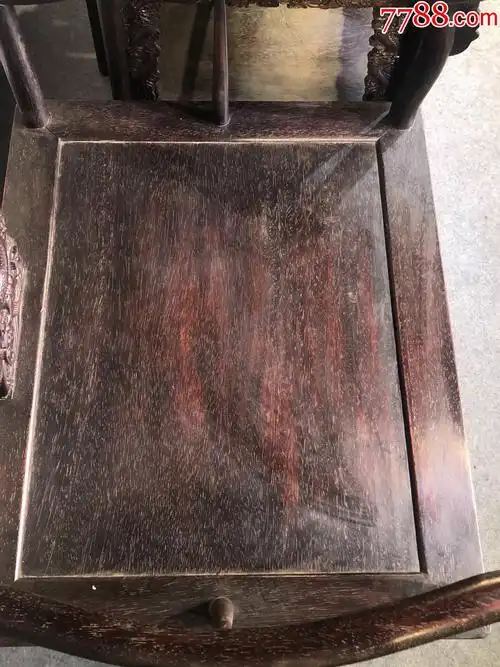 小叶紫檀高浮雕龙官帽椅