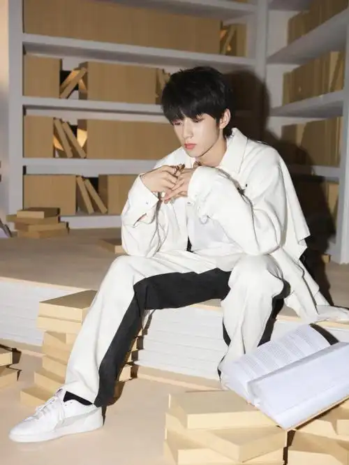 过了今晚就是十六岁的刘耀文啦