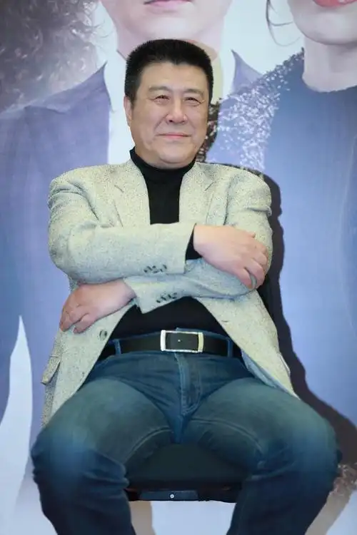 著名演员吕凉父亲母亲先后早逝北方汉子当上海女婿幸福吗