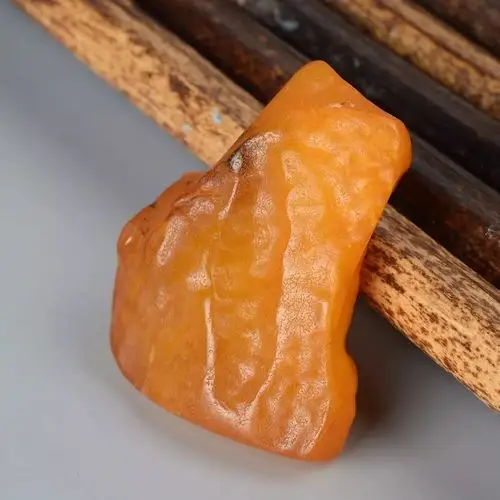 115拍卖这么美的蜜蜡原石皮谁舍得打磨