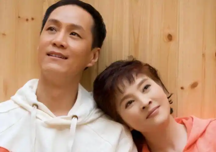 回顾冯远征和梁丹妮丁克29年恩爱有加却为何在40岁时后悔了