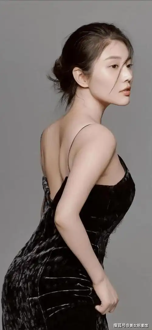 33岁徐冬冬秀出事业线,微胖也好美!_女神_魅力_表演