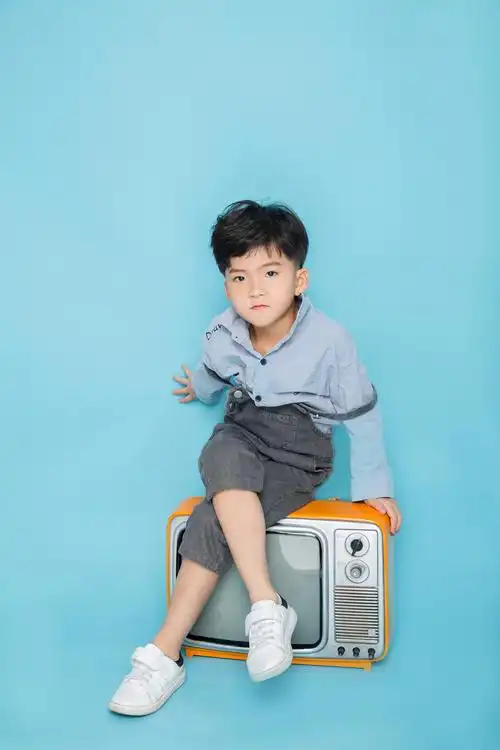 儿童写真(工作室景,纯色背景)