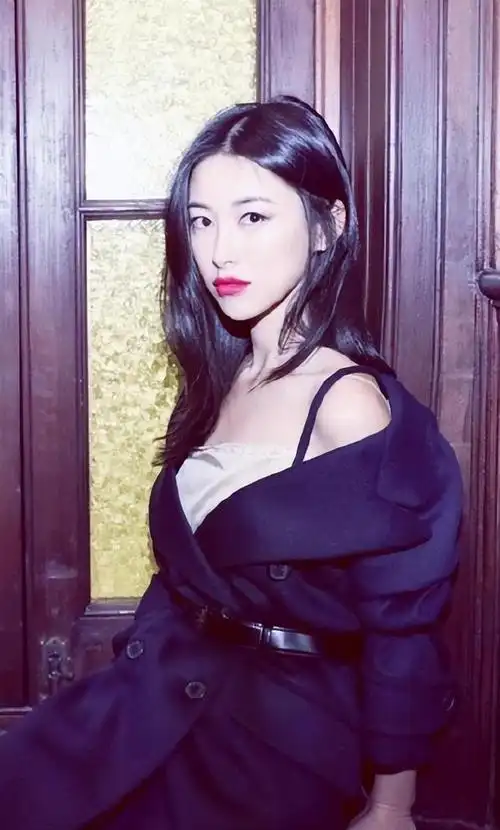 朱珠黄金腰臀比朱珠的腰夺命的刀朱珠的臀夺人的魂