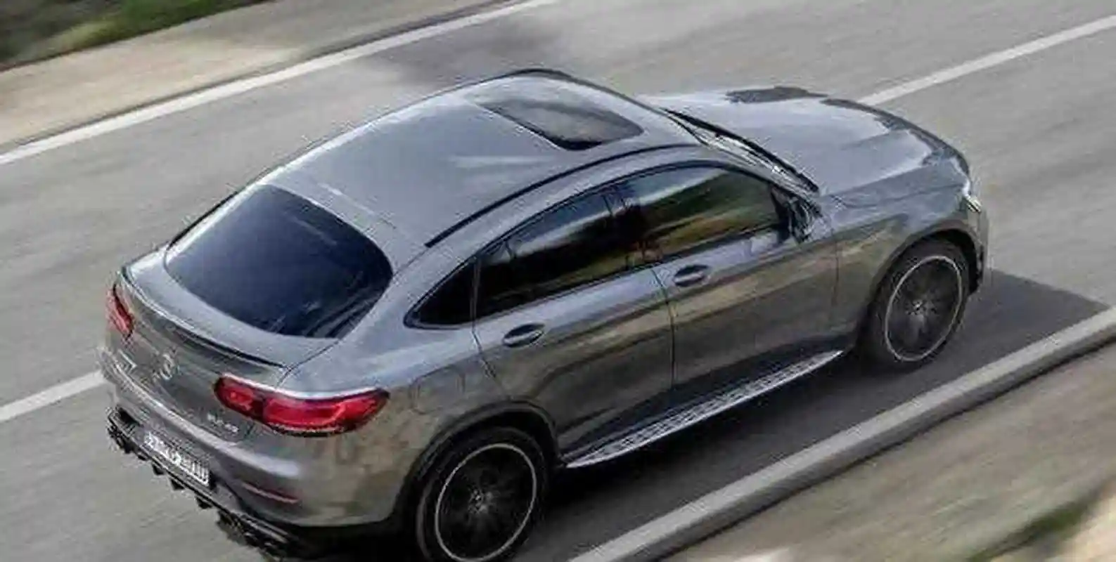 近日,外媒发布了一组全新奔驰glc 43 coupe车型的具体消息.