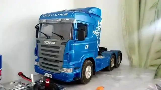 在朋友手里花两万块钱买的大货车车头 你觉得值吗?