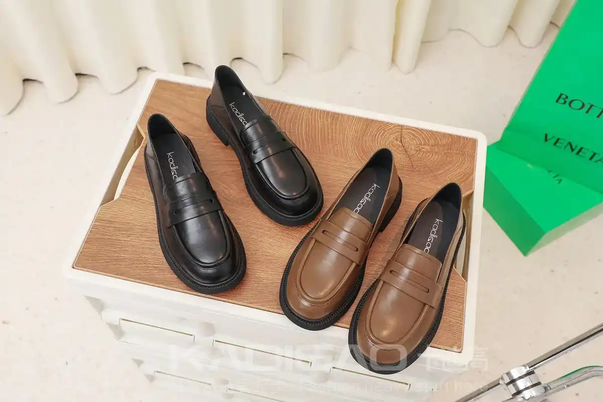 这个小皮鞋太适合上班通勤了诶!真的很舒服.