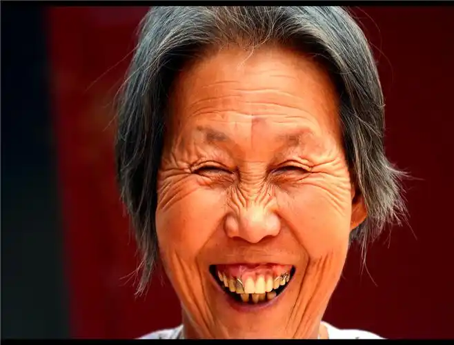 老有所乐老年人笑脸一组